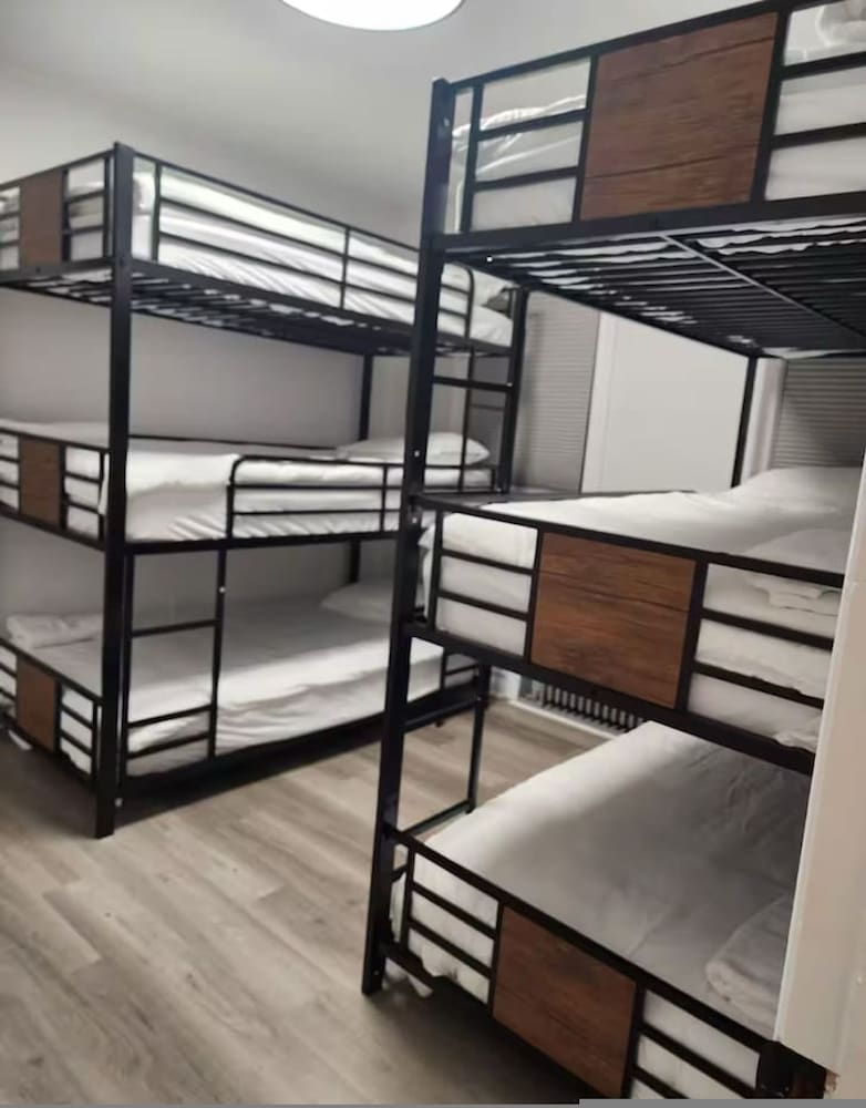 Budget-friendly Home Sleeps 16 Wifi Close to Minyan