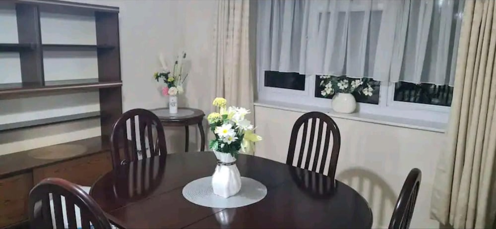 3BR House/garden/patio/7 Guests/fireplace/parking