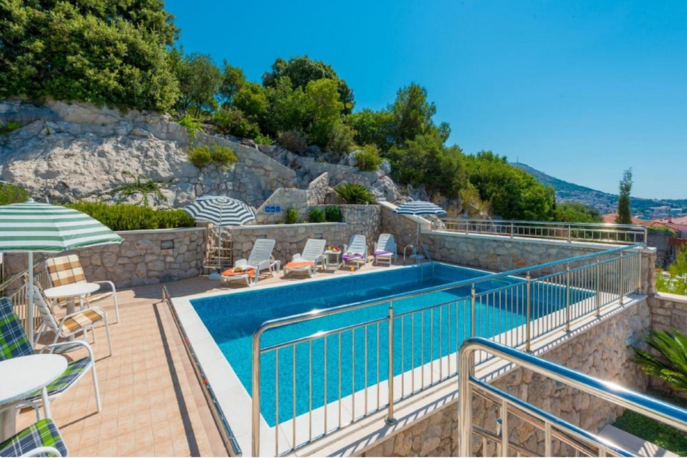 Villa Borna Apartments