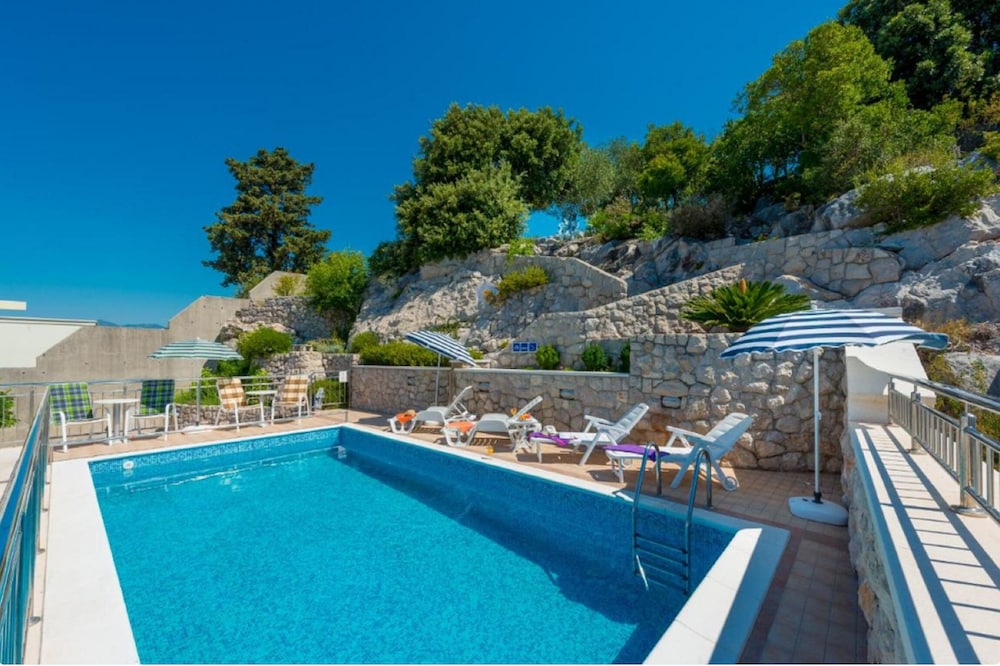 Villa Borna Apartments