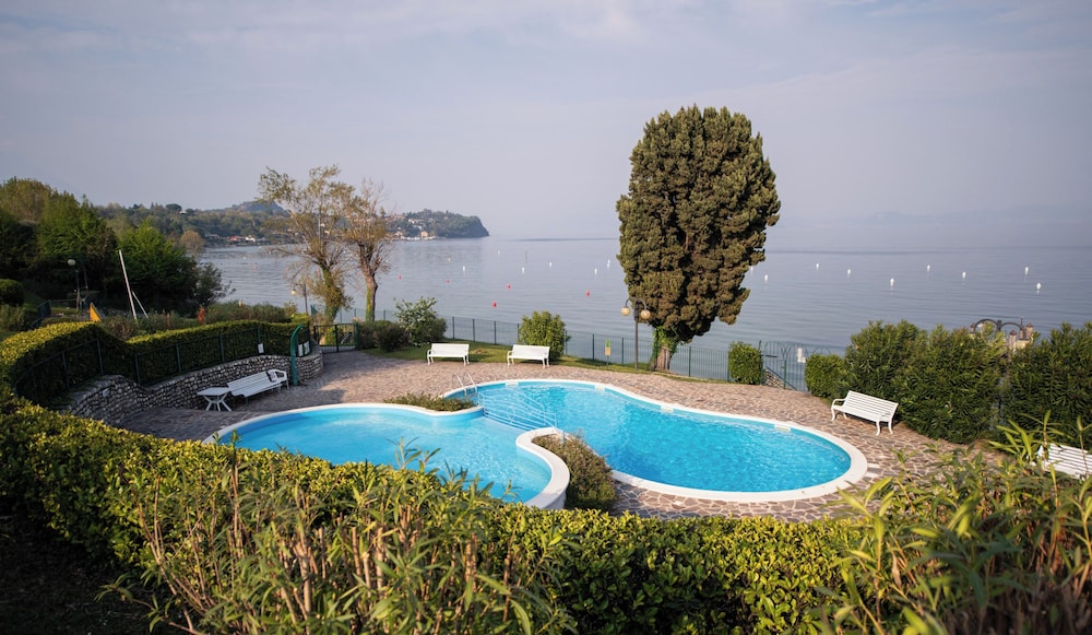Specchio sul Lago