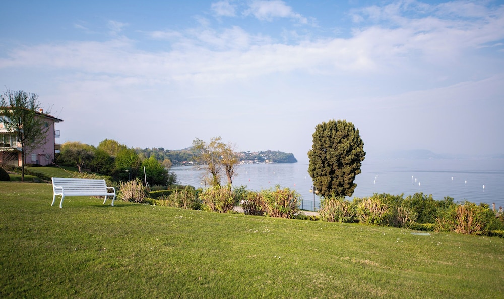 Specchio sul Lago
