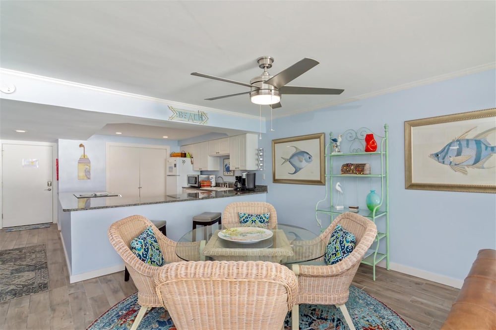 Shoreline Towers 1073