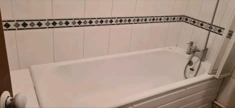 3BR House/garden/patio/7 Guests/fireplace/parking