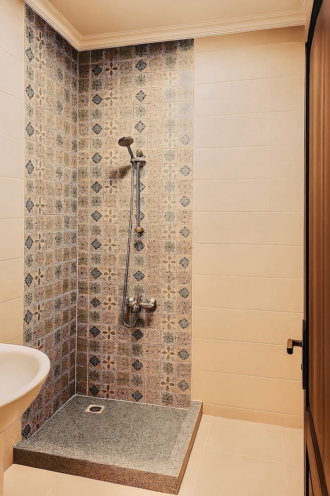 2 Bedroom Modern Flat at Zayed Compound