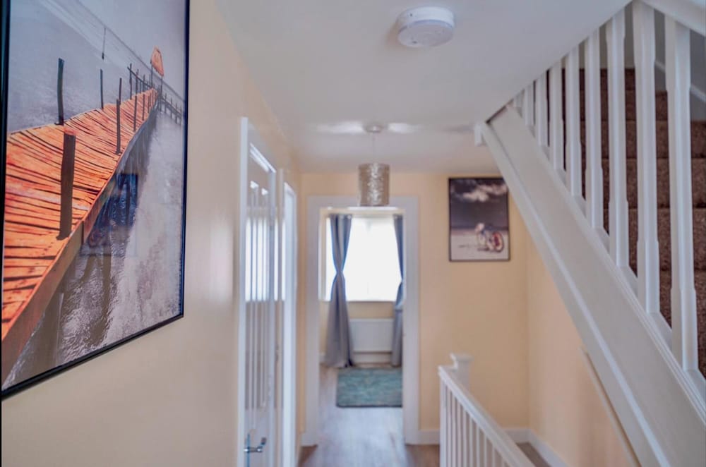 Cosy Home-sleeps 5- Private Garden- Free Parking