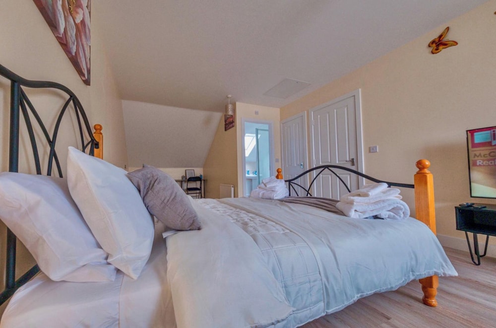 Cosy Home-sleeps 5- Private Garden- Free Parking