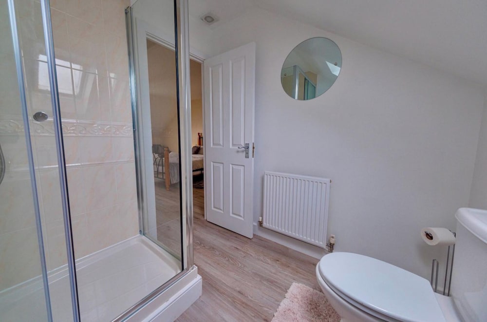 Cosy Home-sleeps 5- Private Garden- Free Parking