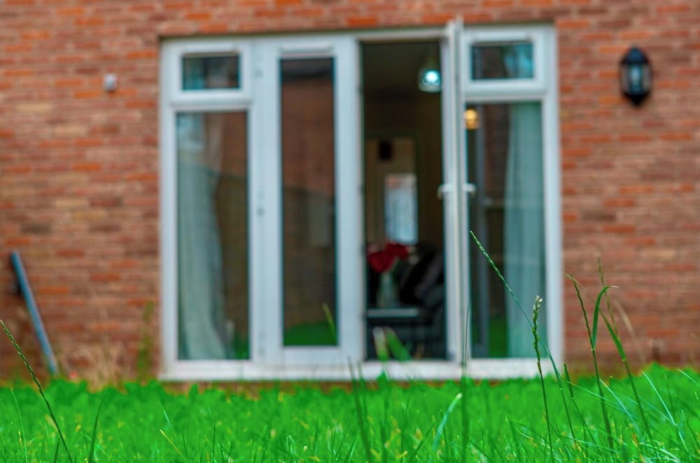 Cosy Home-sleeps 5- Private Garden- Free Parking