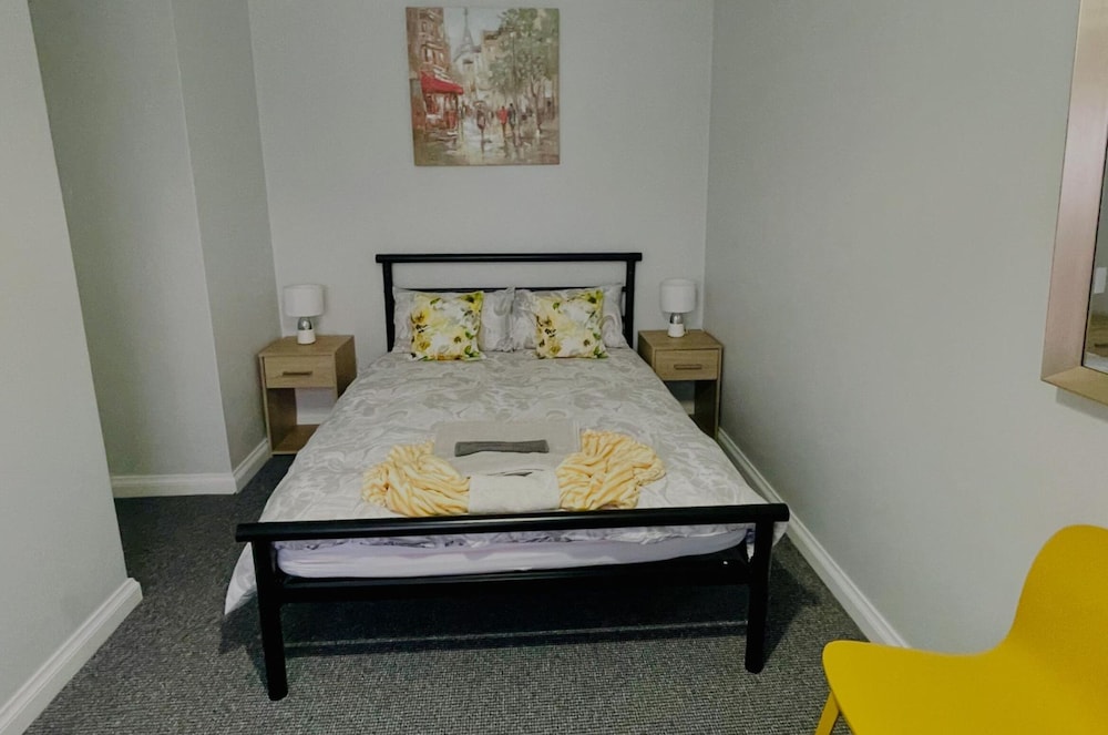 Ford House Retreat - 3 Bedroom Apartment