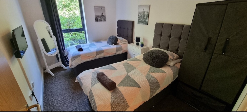 360 Serviced Accommodations - Brentwood 2 Bedroom Executive Apartment With Secure Parking view 5