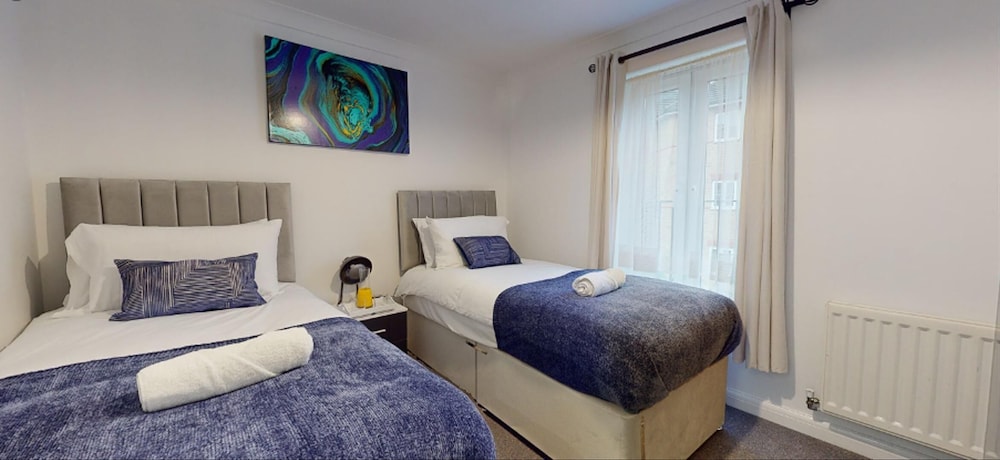 Romford Retreat - Modern 2BR Apartment view 2