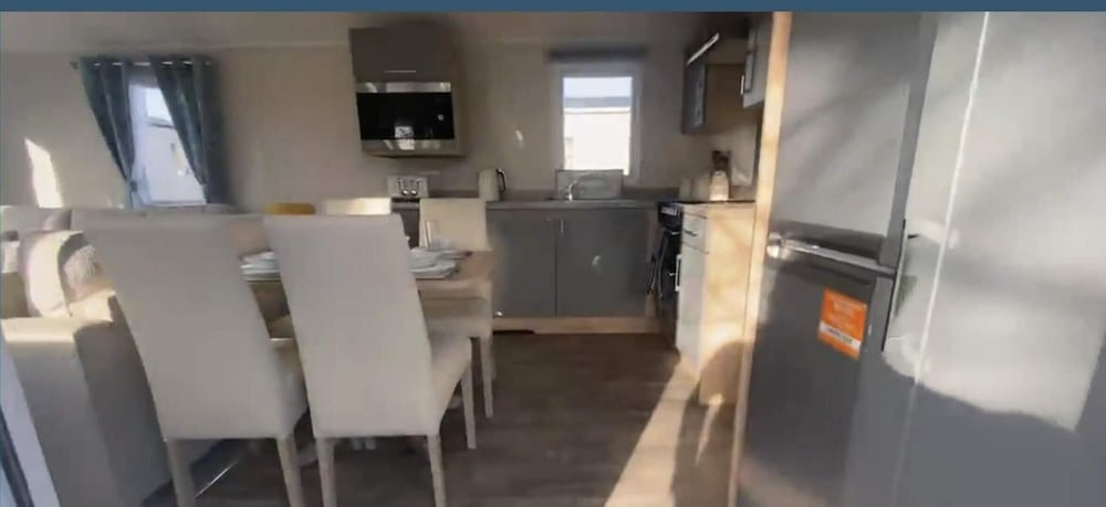 Impeccable 3-bed Caravan in Clacton-on-sea view 5