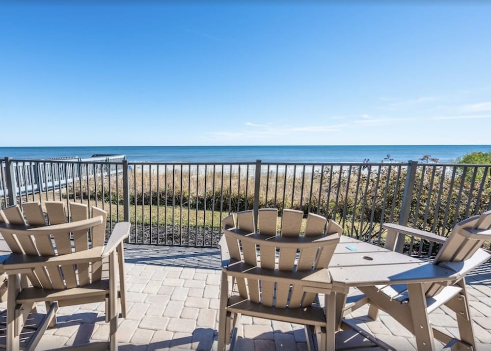 Beachfront, Two Queen Beds, Pool, Hot Tub, Free Parking 1 Bedroom Condo view 2