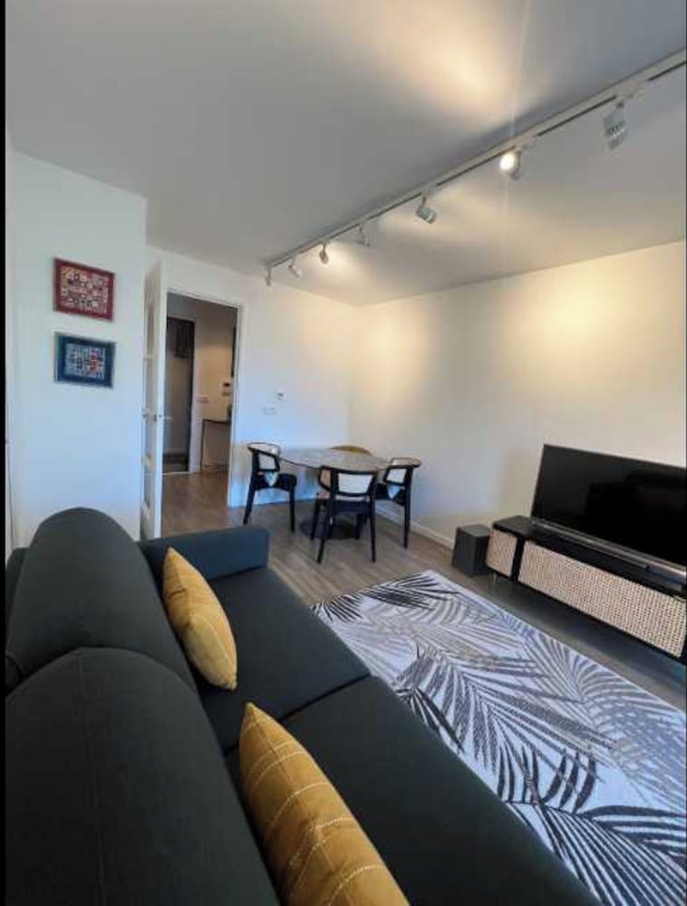 Flat With Balcony 4p/1bdr Near La Defense