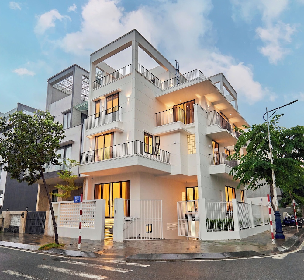 Villa Mystery Riverside 8 Bedrooms