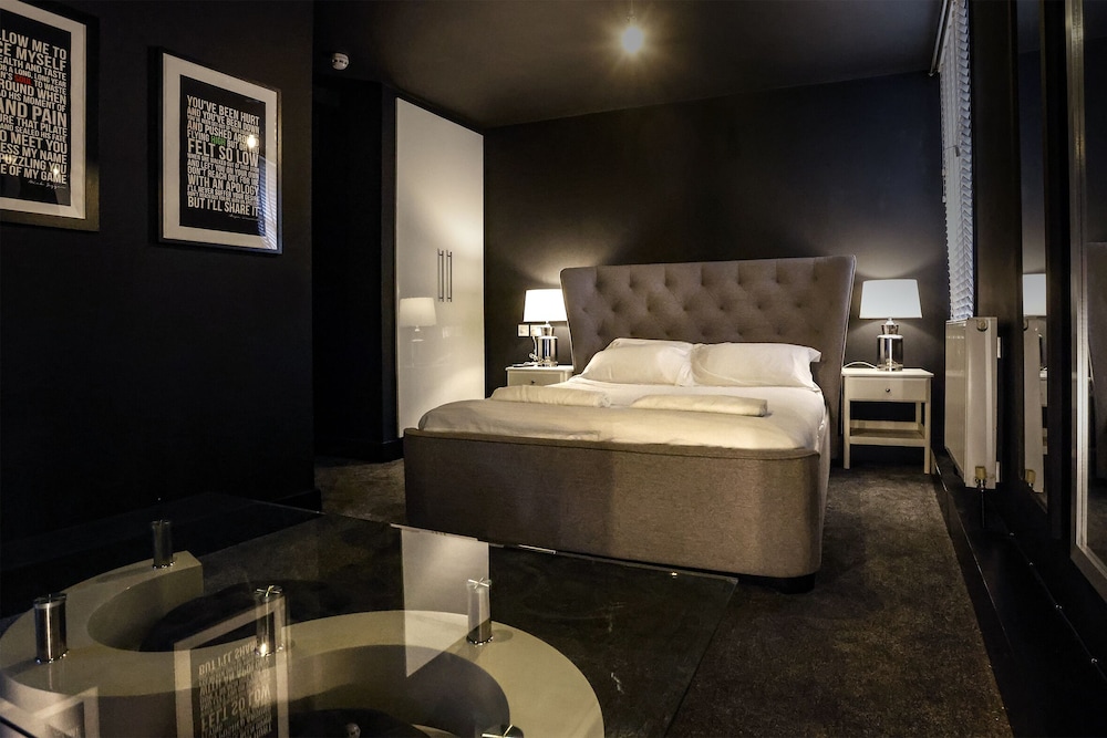 the sea lounge accommodation view 3