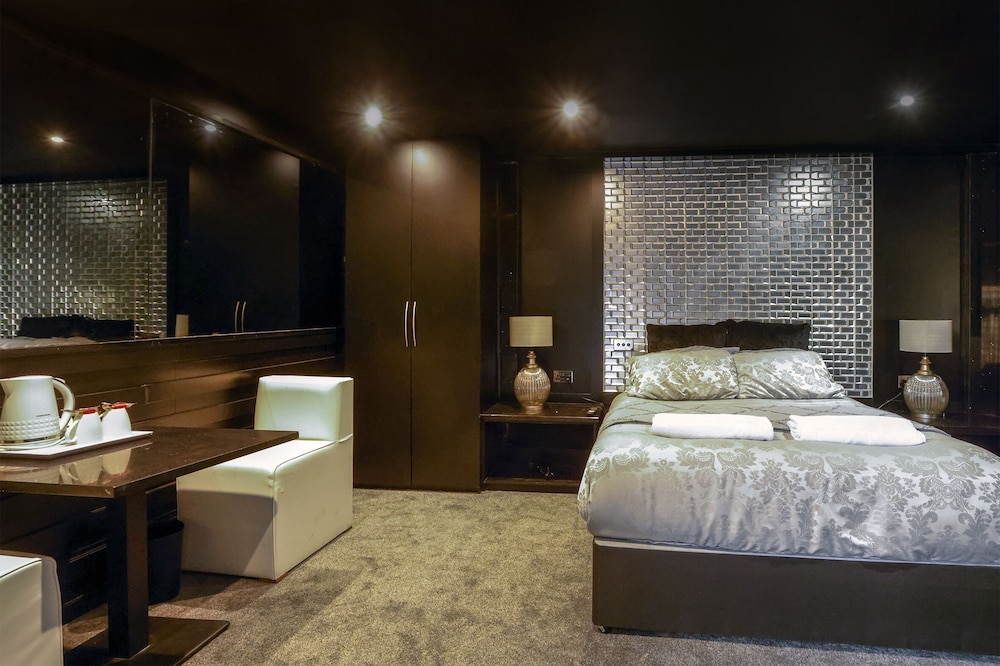 the sea lounge accommodation view 2