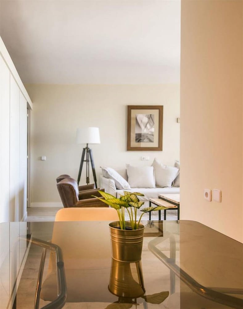 Colon 901 in Madrid With 1 Bedrooms and 1 Bathrooms