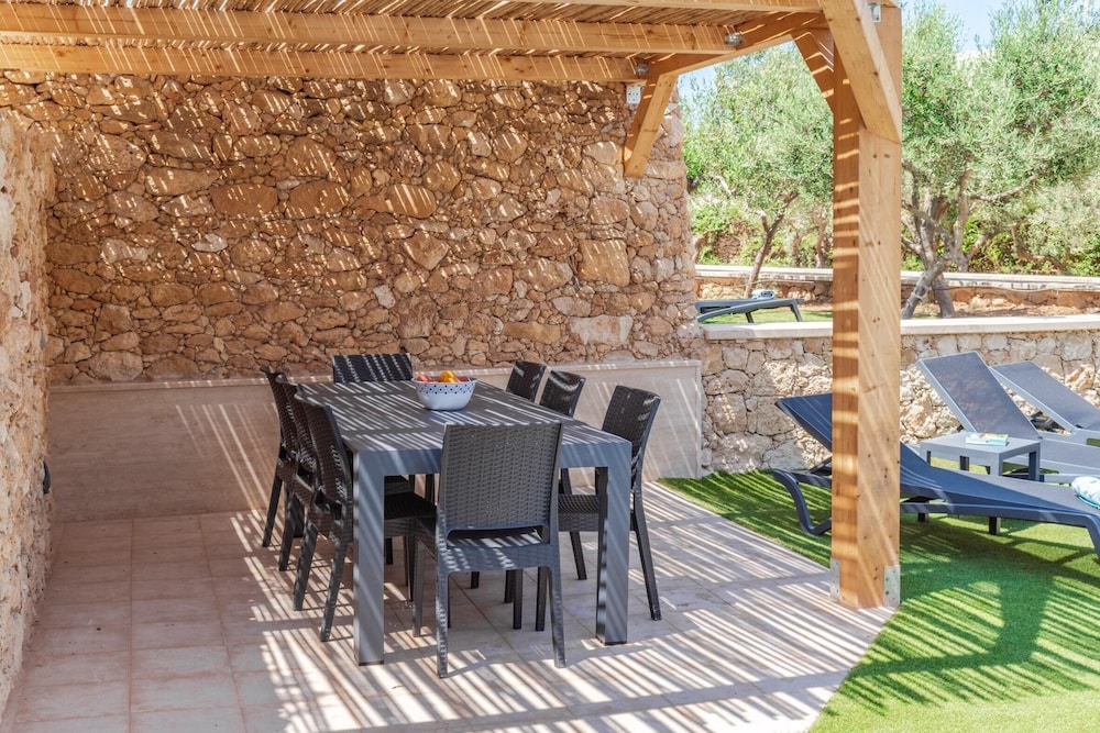Villa Oliva 4 Bedroom Villa