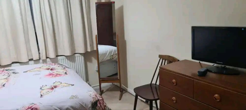 3BR House/garden/patio/7 Guests/fireplace/parking