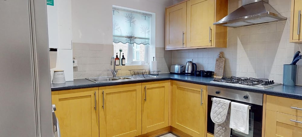 Romford Retreat - Modern 2BR Apartment view 4