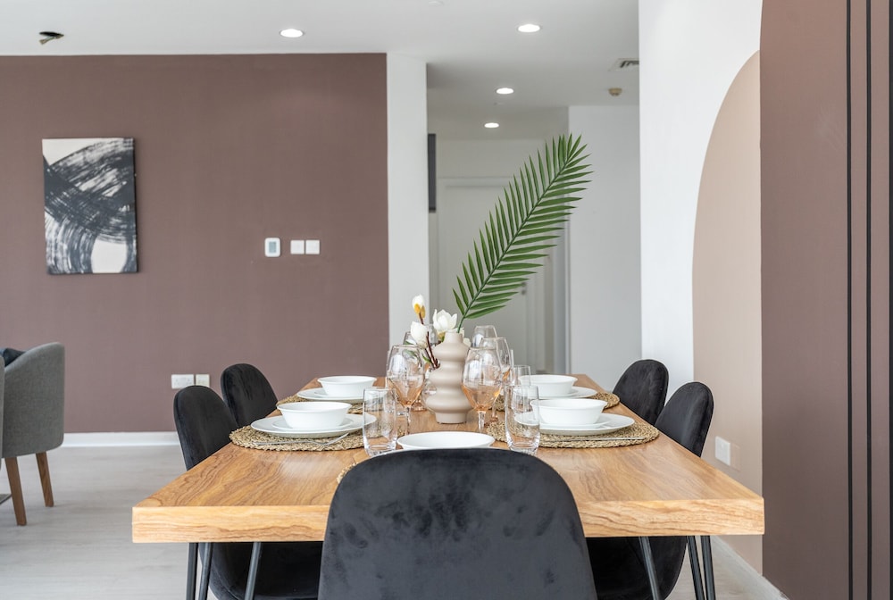 Dubai Marina - Stunning Huge 4 Bedroom Apts Near JBR - Gym - Pool - Parking by Sojo Stay