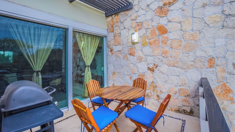 Luxury Penthouse with 2 BR - Meridian