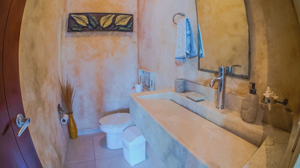 Luxury Penthouse with 2 BR - Meridian