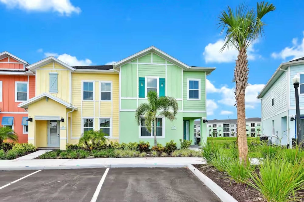Pistachio Palace Sleeps 10!