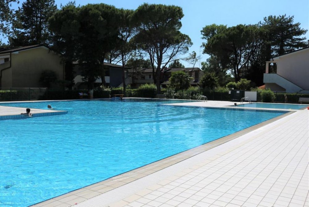 Bright Flat With Shared Swimming Pool