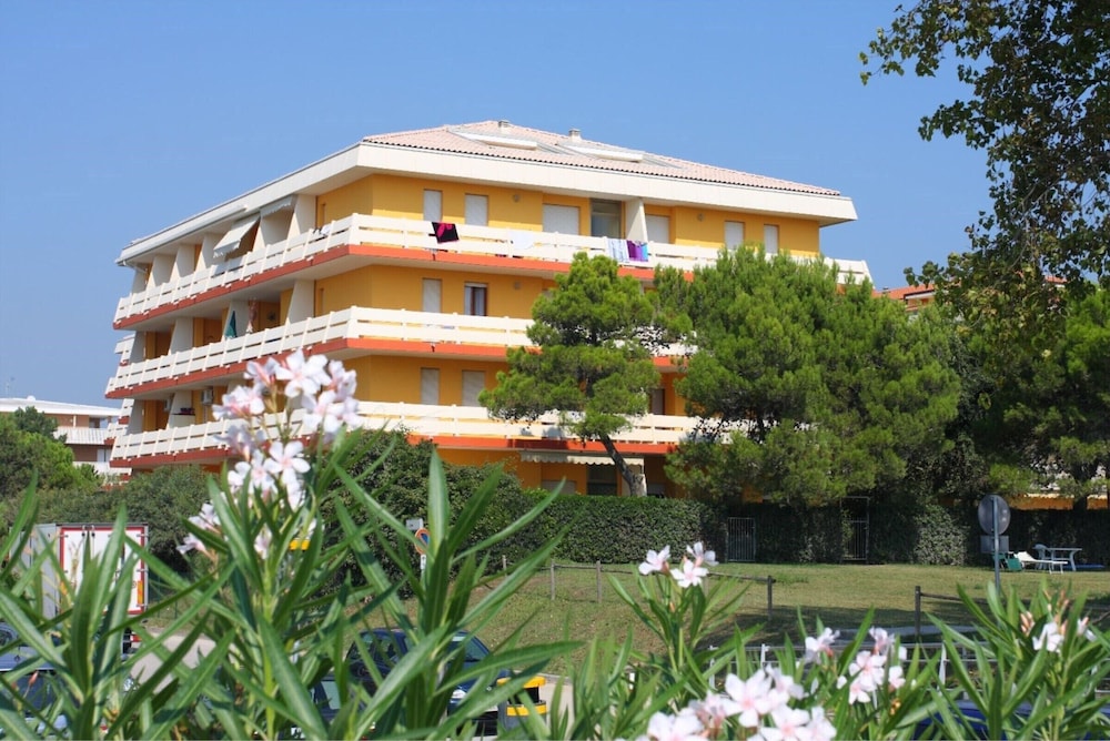Functional Flat Near the Beach With Garden