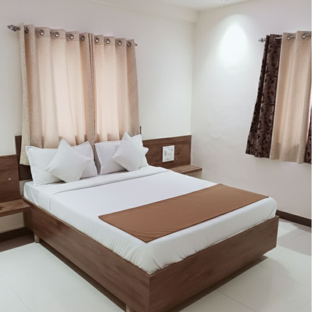 Hotel Radhika