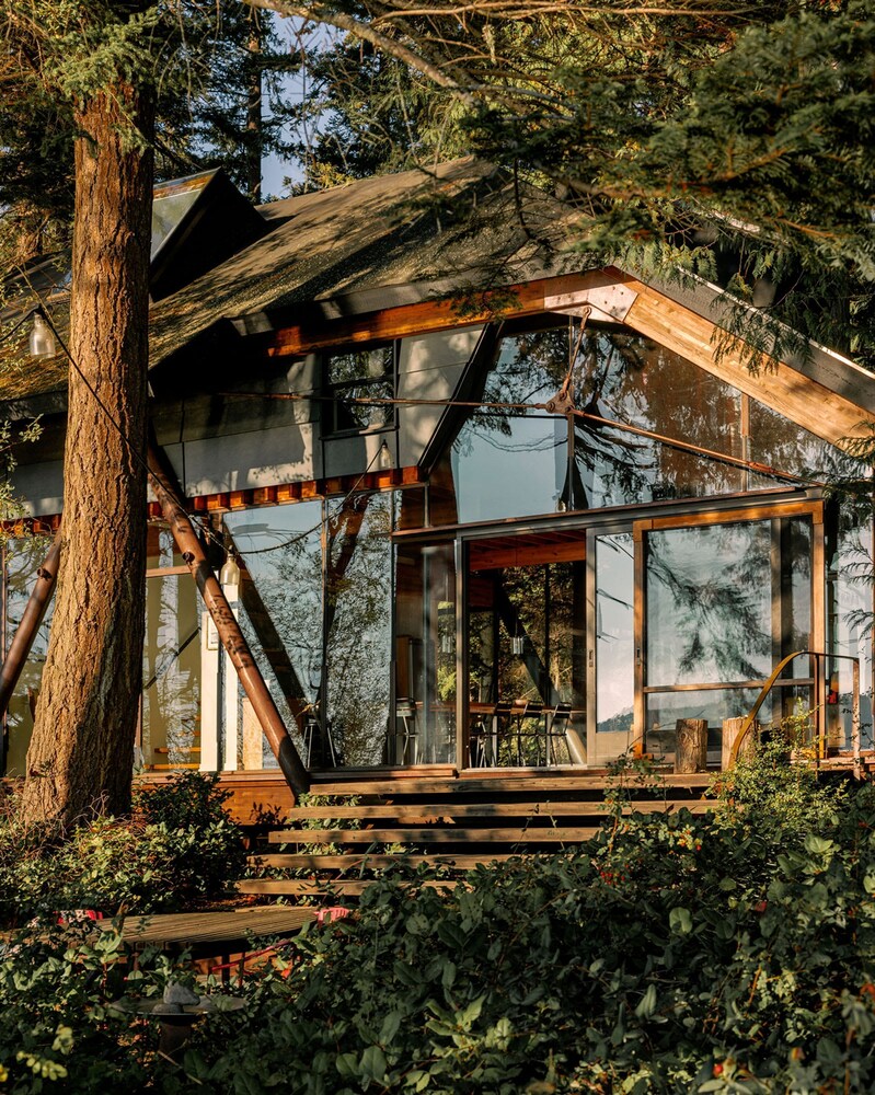 Conner Glass Cabin by Boutique