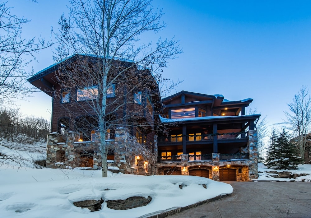 Majestic Ski in Ski Out Estate