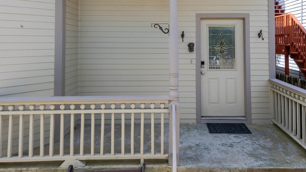 Cottage On Ave O 2 Bedroom Home