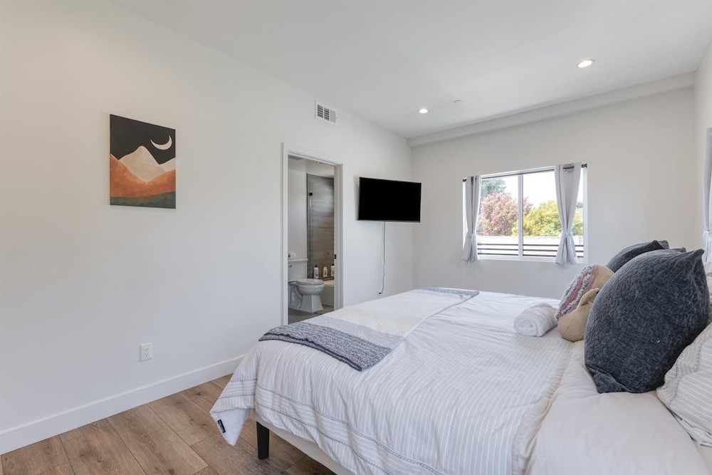 L.A Haven Georgous Townhome Garage Park
