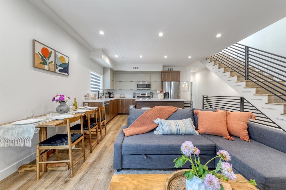 L.A Haven Georgous Townhome Garage Park