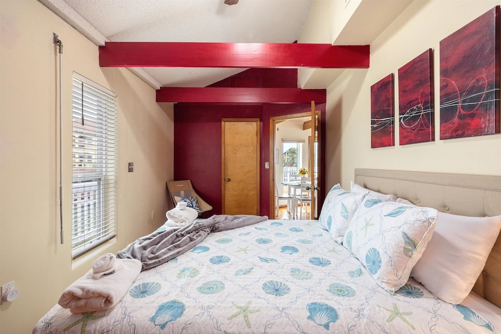 The Blue Pentagon 3 Bedroom Home