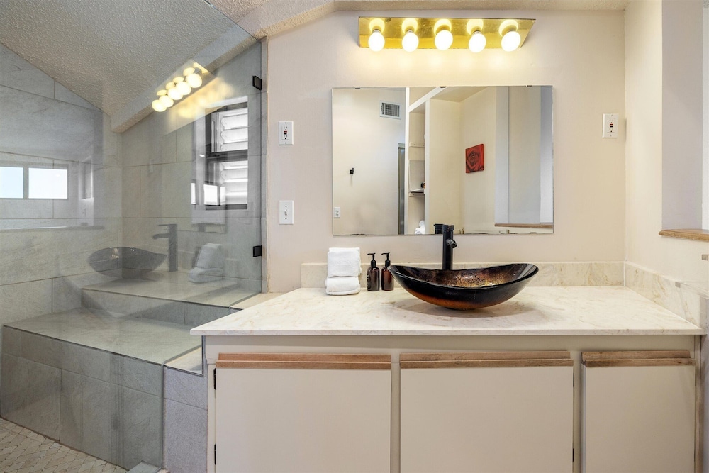 The Blue Pentagon 3 Bedroom Home