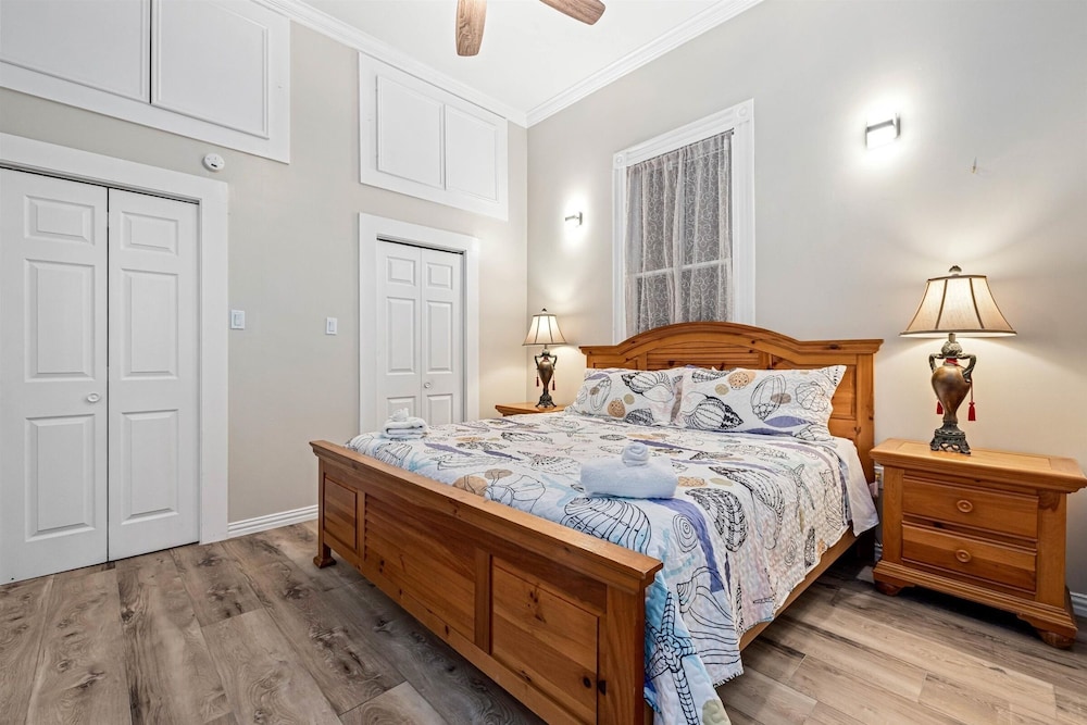 Cottage On Ave O 2 Bedroom Home