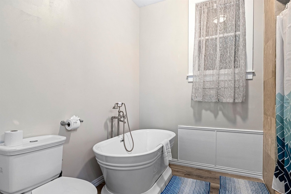 Cottage On Ave O 2 Bedroom Home