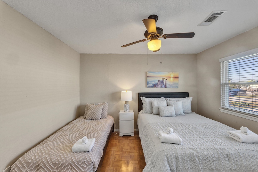 Blue Crab Bayou Cottage 2 Bedroom Home
