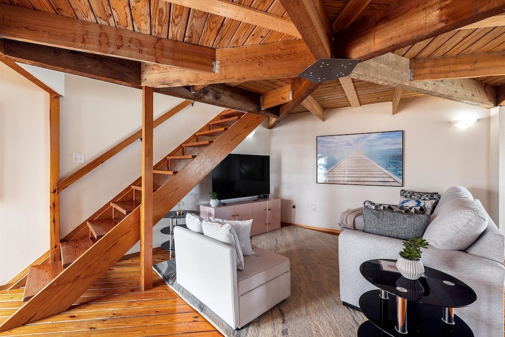 The Blue Pentagon 3 Bedroom Home