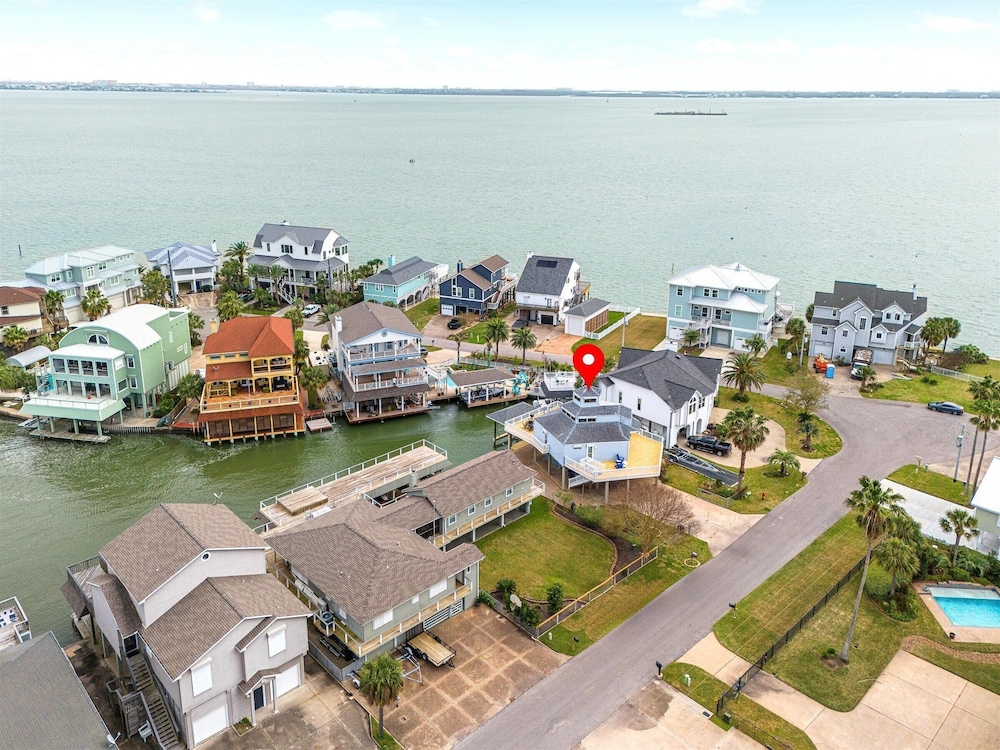 The Blue Pentagon 3 Bedroom Home