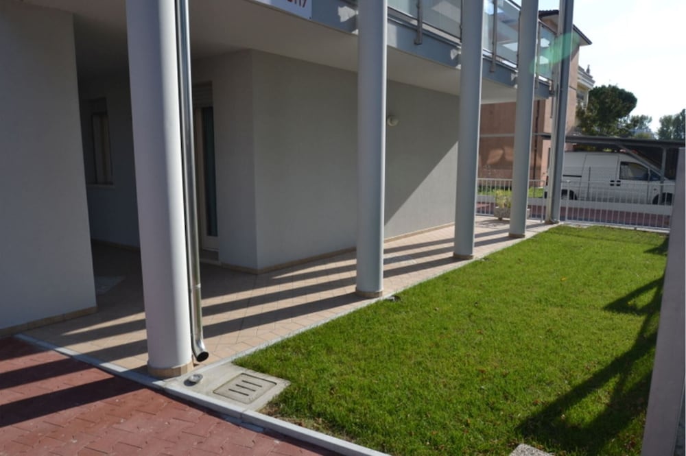 Bright Apartment Surrounded by Greenery photo 5