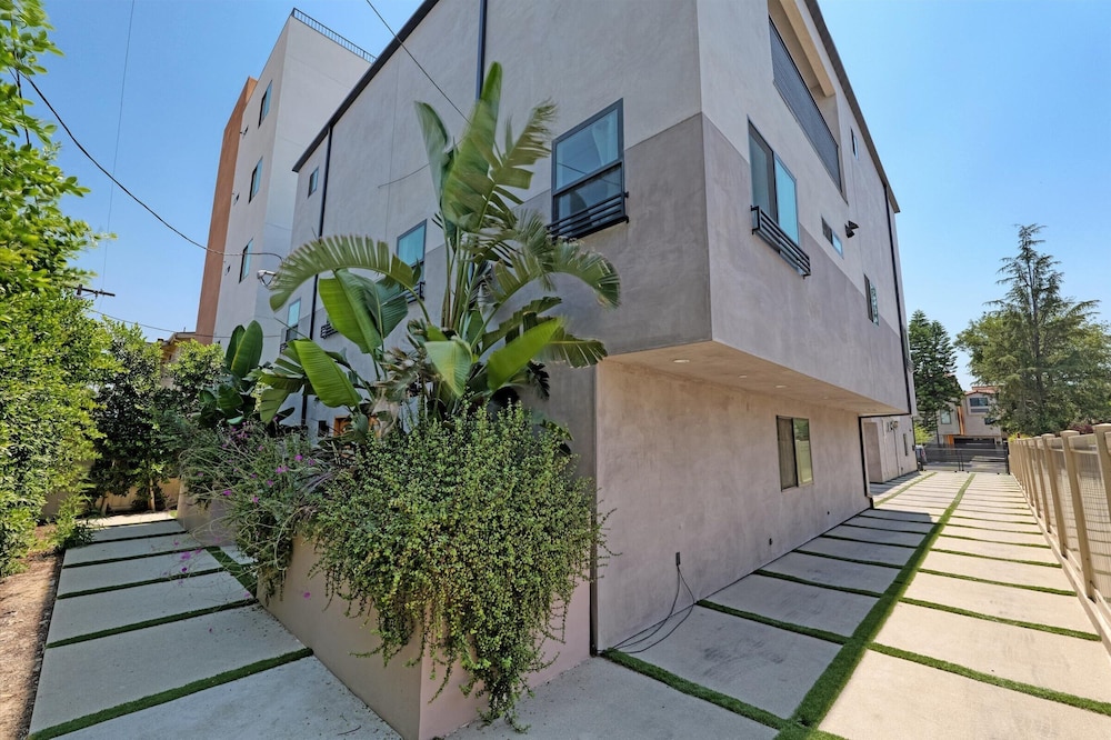L.A Haven Georgous Townhome Garage Park