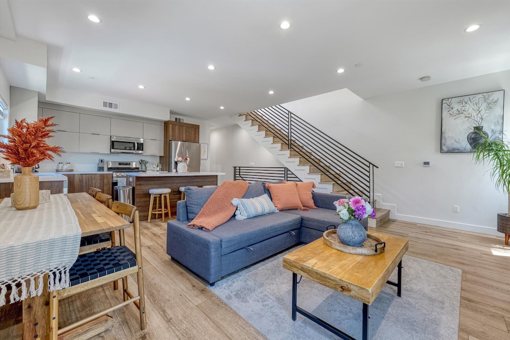 L.A Haven Georgous Townhome Garage Park