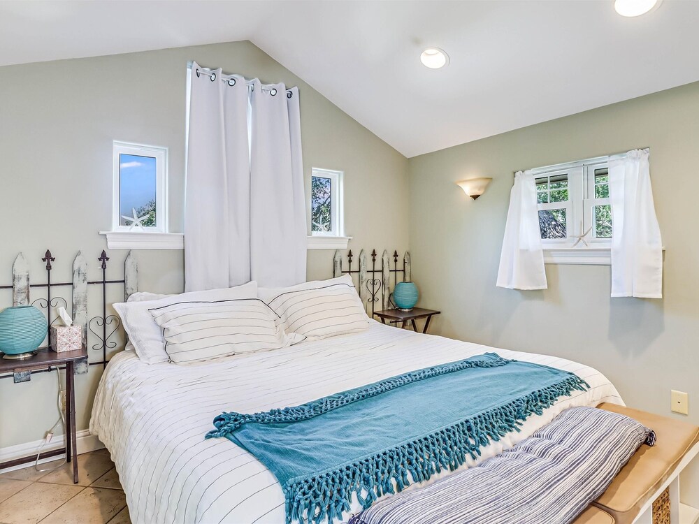 Rockport Treehouse 1 Bedroom Home