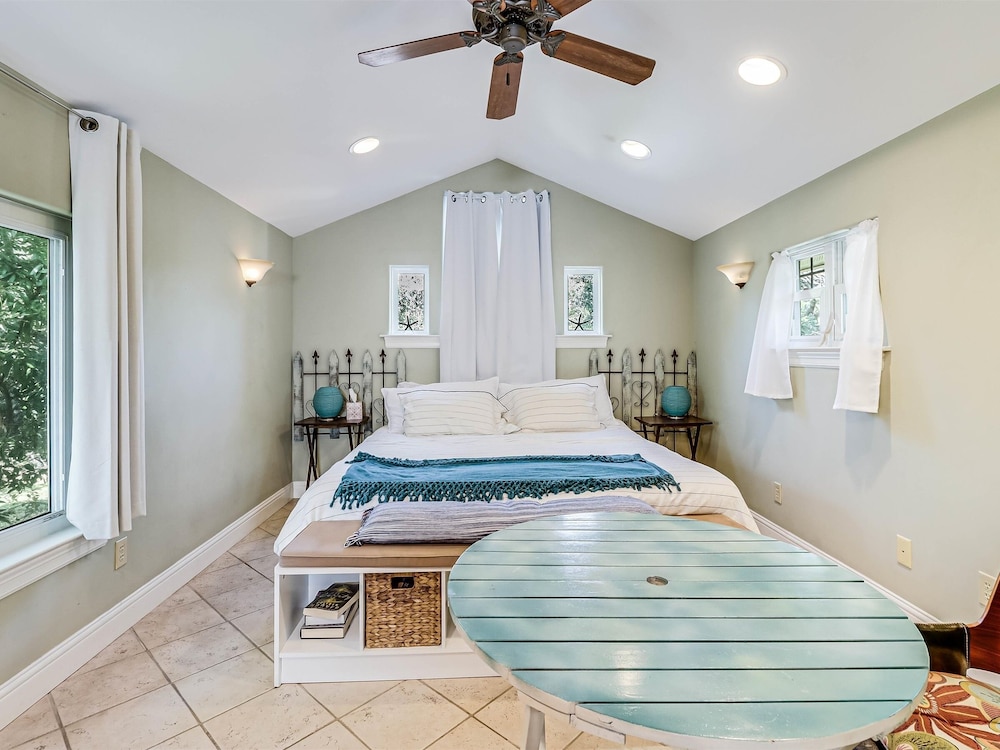 Rockport Treehouse 1 Bedroom Home